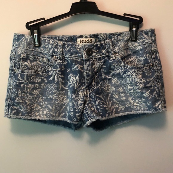 Mudd Floral Patterned boho Frayed‎ Jean shorts- Size 5 Juniors “EUC” - Picture 1 of 7